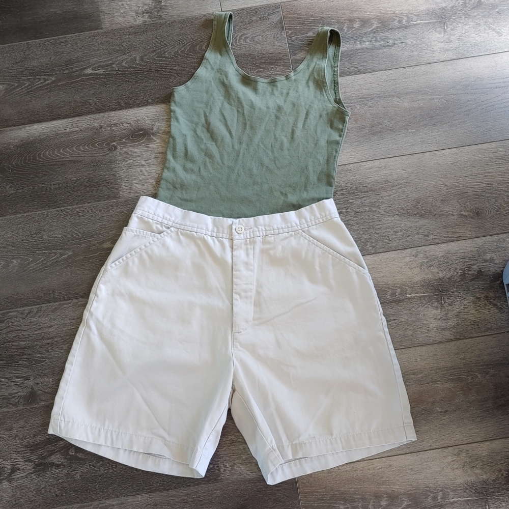 Woman's Dockers Khaki Shorts Size 8.